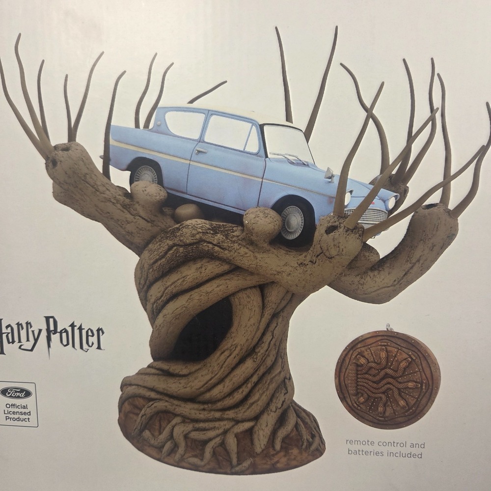 Hallmark Keepsake Harry Potter Flying Ford Anglia Whomping Willow Tree Topper